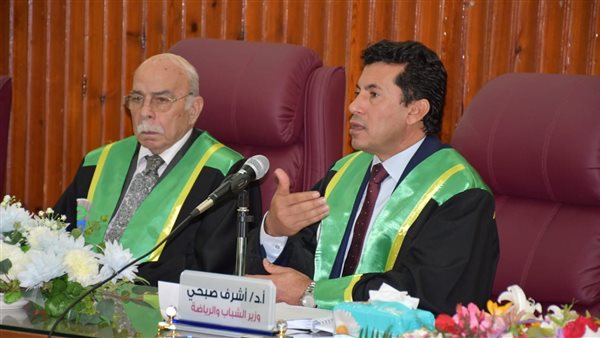 وزير الرياضة والدكتور