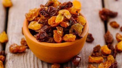 9 فوائد لتناول الزبيب في الصباح.. منها الوقاية من فقر الدم وتقوية المناعة