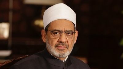 شيخ الأزهر لعميد كلية الدراسات الإسلامية بدسوق: سعداء بالاعتماد وما حققتموه من إنجازات