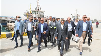 وزير النقل يوجه بإعداد دراسة جدوى لبناء أسطول مصري من سفن الصب