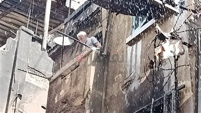 عجوز المنشية يرفض الخروج من منزله: سيبوني أموت وسط النيران