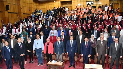 وزير الشباب والرياضة يجري حوارا مفتوحا مع شباب جامعة قناة السويس