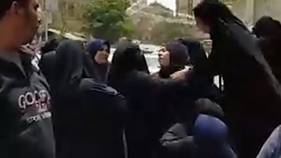 بالزغاريد والدموع.. والدة القبطان ضحية حادث الطريق الدولي تودع نجلها إلى مثواه الأخير بالفيوم | بث مباشر