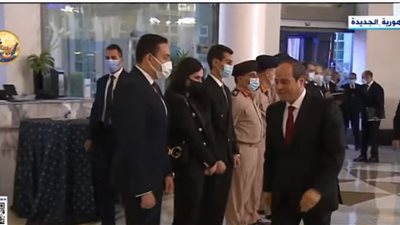 الرئيس السيسي يصل إلى مقر حفل إفطار الأسرة المصرية