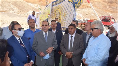 محافظ شمال سيناء يسلم عقود التجمعات التنموية الجديدة للمنتفعين بمنطقة النثيلة │ صور