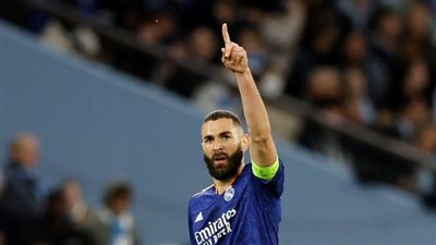 رسميًا.. كريم بنزيما يفوز بجائزة أفضل لاعب في أوروبا