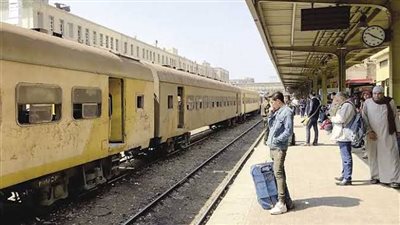 إصابة شاب من ذوي الهمم سقط من قطار قبل توقفه بكفر الشيخ 