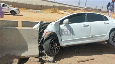 مصرع وإصابة 3 أشخاص في اصطدام سيارة بـ رصيف على الطريق الإقليمي