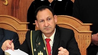 لا يجوز استغلال المساجد لتحقيق أهداف سياسية أو تجارية.. حكم نهائي بغلق المحلات المقامة على أسوار المساجد 