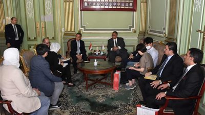 رئيس جامعة التراث الكوري في عين شمس لبحث سبل التعاون بمجالات الأبحاث