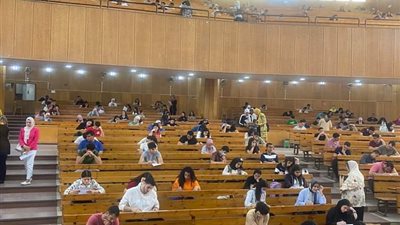 للمرة الأولى.. حقوق عين شمس تجري امتحانات بنظام البابل شيت 