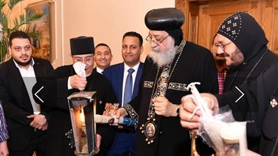 بعد انقطاع خمسين عامًا.. البابا تواضروس الثاني يتسلم النور المقدس