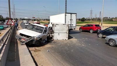 عودة الحركة المرورية بطريق مصر إسكندرية الزراعي بمدخل مدينة بنها عقب انقلاب سيارة