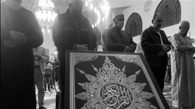 وكيل أوقاف بورسعيد يشارك المُصلين صلاة التجهد بمسجد الشاطئ | صور وفيديو 