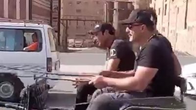 أحمد السقا يقود عربة حنطور على الطريق الدائري |فيديو