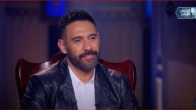 عمرو مصطفى عن والدته: بعد وفاتها حسيت إن كنت لازم أسمع كلامها