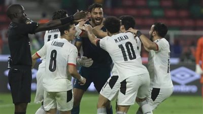 الإعلام الجزائري يستعين بمحمد أبو جبل لإعادة مباراة الكاميرون | فيديو