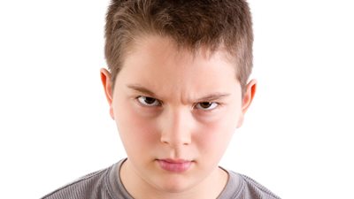 ألفاظ وإشارات بذيئة.. ماهي متلازمة توريت التي تؤدي للاكتئاب