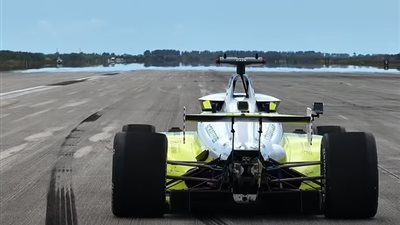 حصلت على ميدالية ذهبية.. سيارة ذاتية القيادة تحطم الرقم القياسي العالمي لـ السرعة | صور