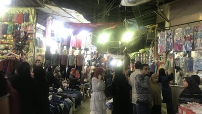 زحام شديد على شراء الملابس بأسواق الدقهلية