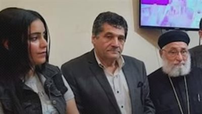 بعدما صفعها بالقلم بسبب ملابسها.. جلسة صلح بين فتاة مسيحية وصيدلي تثير الجدل | فيديوجراف