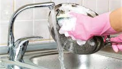 خطوات بسيطة للعناية بنعومة يديك بعد غسيل الصحون 