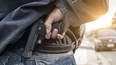 القبض على معلم هدد طلابه بمسدس في المدرسة بسوهاج