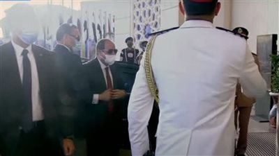 الرئيس السيسي يصل لـ مركز المنارة للإحتفال مع أبناء وأسر الشهداء 