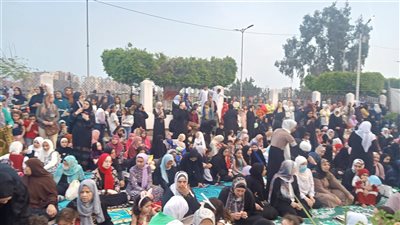 توافد السيدات والفتيات ببنها للمشاركة في صلاة عيد الفطر المبارك