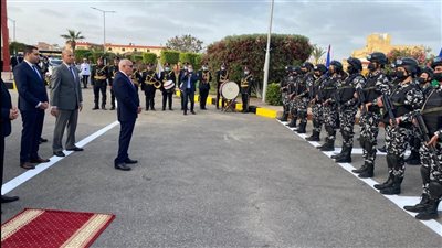محافظ بورسعيد يزور قوات الأمن ويهنئ رجال الشرطة بعيد الفطر المبارك | صور