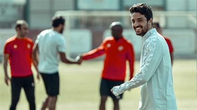 طاهر محمد طاهر يعزز تقدم الأهلي أمام إيسترن كومباني بهدف ثانٍ من ركلة جزاء