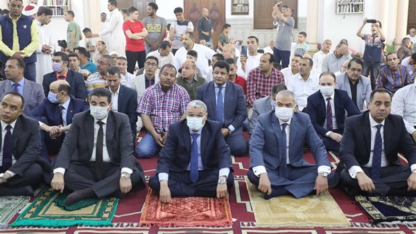 محافظ المنيا يؤدي