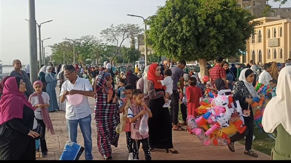 إقبال المواطنين على