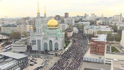 بوتين يهنئ مسلمي روسيا بعيد الفطر: يرمز للالتزام بالأخلاق السامية والتقوى