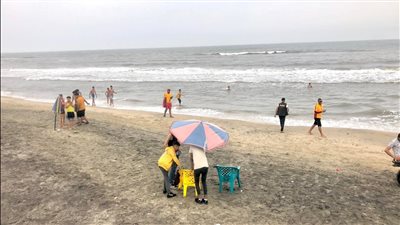 محدش ينزل البحر.. مصيف بلطيم بكفر الشيخ يناشد المواطنين عدم نزول المياه خلال شم النسيم 