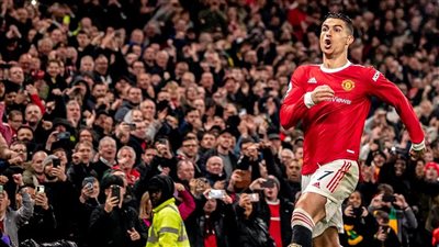 رونالدو يقود مانشستر يونايتد للفوز على برينتفورد بثلاثية في الدوري الإنجليزي