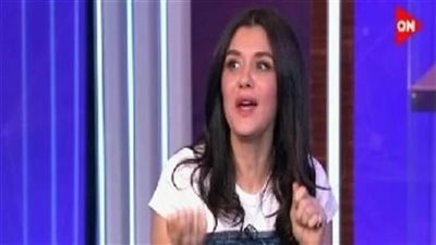 غادة عادل: شقيقتي كانت تعاني من نوبات ذعر.. ويسرا لا تعرف الأنانية