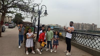 الأطفال يحتفلون بثاني أيام عيد الفطر على كورنيش بنها | صور 