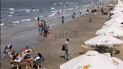 شاطئ بورسعيد كامل العدد في ثاني أيام عيد الفطر المبارك | صور