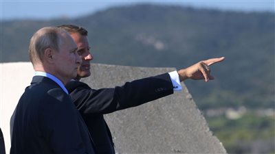 ماكرون يبحث مع بوتين هاتفيا الوضع بأوكرانيا خلال مكالمة تجاوزت 120 دقيقة