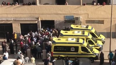 لحظة خروج جثامين 4 أشخاص لأسرة واحدة من مشرحة مستشفى كفر الشيخ العام | بث مباشر 