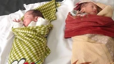 الكلاب كانت هتاكلهم.. العثور على رضيعين في أكوام القمامة بالدقهلية 