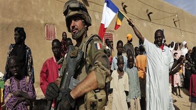 فرنسا تحتج على إلغاء مالي اتفاقيات الدفاع المشترك