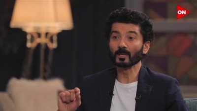 خالد النبوي: إفيه مساء الهنا من بليغ أبو الهنا مش موجود في الإسكريبت.. والكوميديا موجودة بالروح المصرية