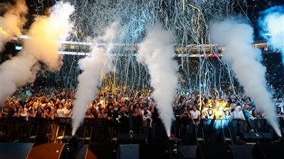 أزهري عن اشتراط ارتداء اللون الأبيض في حفل عمرو دياب: أين ملوك التزوير رافعو شعار لا للوصاية؟ 