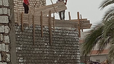 خلال أيام العيد.. إزالة تعديات بالبناء المخالف في المنيا | صور
