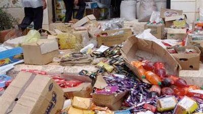 التحفظ على منتجات غذائية منتهية الصلاحية.. ومحاضر لمخالفات بالأسواق والمحال ببني سويف 