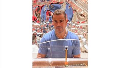 لمظهره الشبابي.. عمرو دياب يثير حيرة الجمهور في أحدث ظهور له