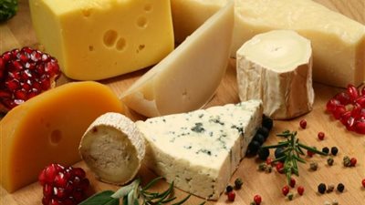 اجتماع بين الصحة والتموين ومصنعي قطاع الألبان لحل أزمة المواصفات القياسية للجبنة