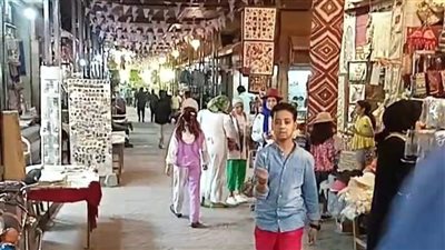 بث مباشر | الأجانب يشاركون أهالي الصعيد فرحتهم بثالث أيام عيد الفطر بالأقصر